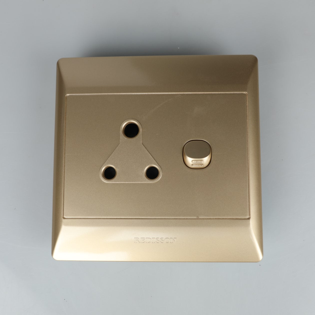 REDISSON S001 Gold 4x4 Wall Socket