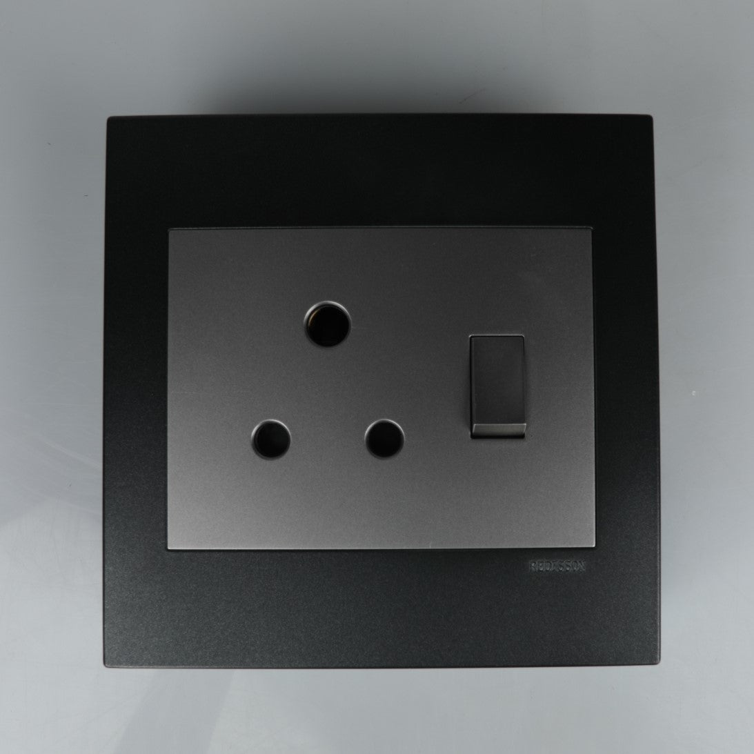 REDISSON  1x16A Silver Grey Wall Switched Socket  Effortless Control and Enduring Quality 4x4 S001-C-SG