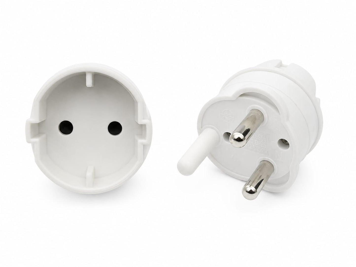 Redisson 16A Schuko Socket to 3-Pin Plug Adapter – White R16